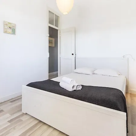 Parlamient River View By Homing Appartement
